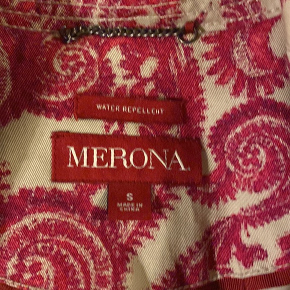 I don’t fit it in the arm area but I love it so much because of its colors - Picture 2 of 3